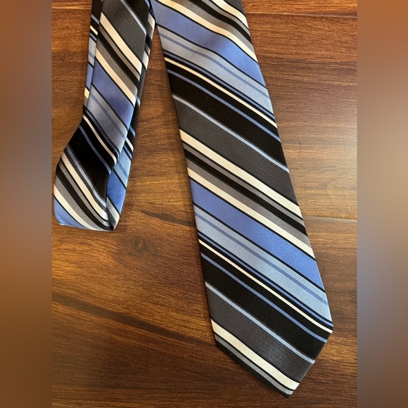 MICHAEL KORS Silk Striped Blue and Black Men's Tie - Picture 8 of 10